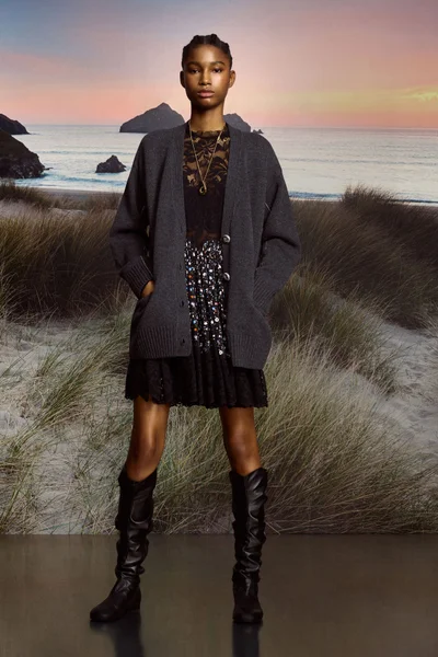 Look 16